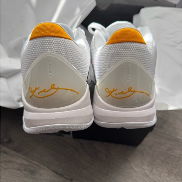 Kobe 5 - Picture 4 of 8